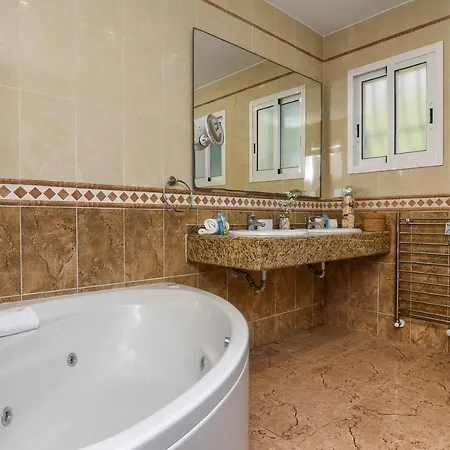 Вилла Sunset With Private Pool,tennis And Padel Court *